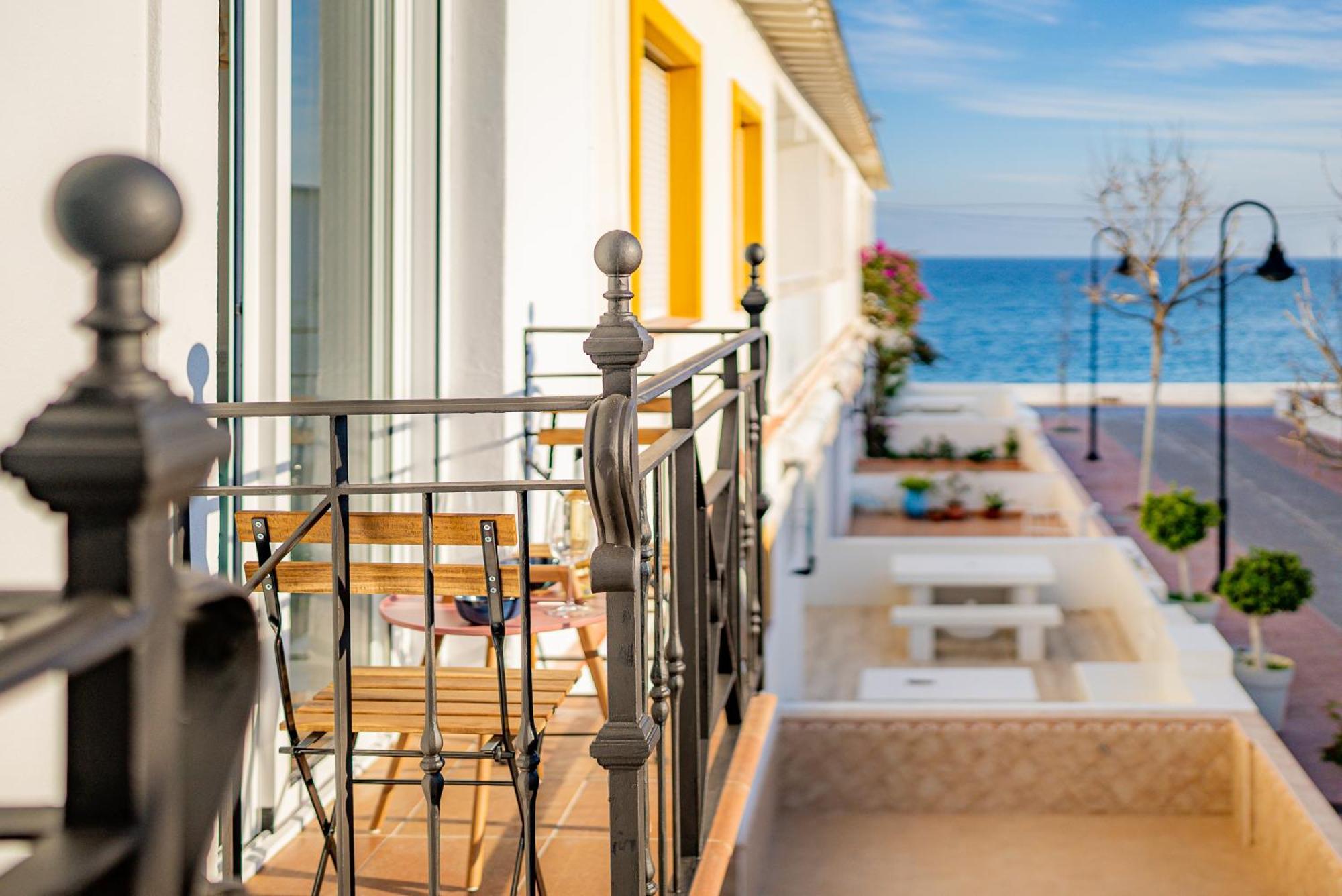 La Familia Beach House La Cala ลากาลาเดมิฮาส ภายนอก รูปภาพ